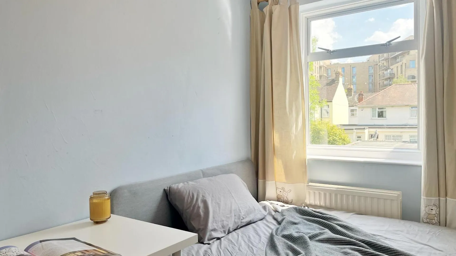 Cozy Sunlit Room In West London Yiewsley 0*,
